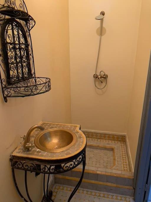 De Charme Authentique Piscine Calme فيلة
